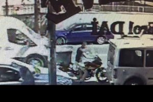 Motosikleti saniyeler içinde böyle çaldılar