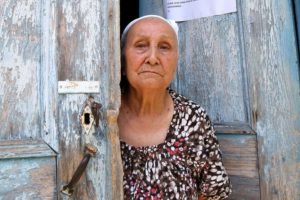 Antalya'da 3 defa evini soyan hırsıza kapısına astığı notla seslendi