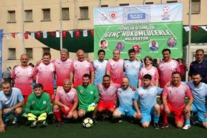 Futbolun efsaneleri hükümlülerle buluştu