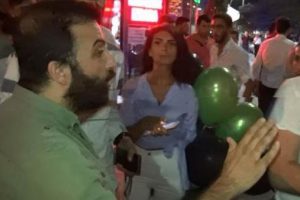 Yolda evlilik teklifine kötü sürpriz: Polis izin vermedi