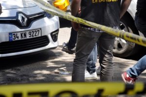 Silahlı, bıçaklı kavga: 3 yaralı