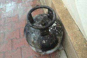 Gaz kaçağını çakmakla kontrol eden yaşlı kadın yandı