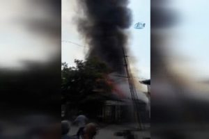 Başkent'te yangın: Çok sayıda iş yeri küle döndü