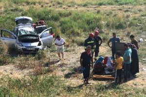 Şarampole devrilen otomobilde 5 kişi yaralandı