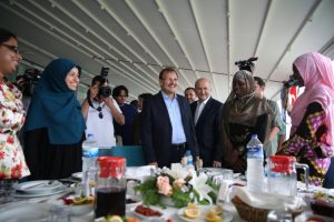 Çavuşoğlu, Bursa'da öğrencilerle bir araya geldi