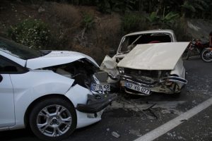Kafa kafaya çarpıştılar: 12 yaralı