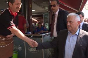 Başbakan Yıldırım'dan esnaf ziyareti