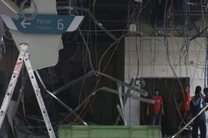 Ankara YHT Garı'nda tavan çöktü!