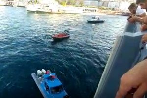Galata Köprüsü'nden atladı