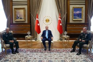 İran Genelkurmay Başkanı Külliye'de