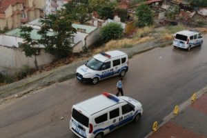 Bulduğu el bombasını evine götürdü