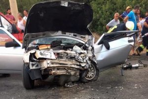 Dolmuşla otomobil çarpıştı: 1 ölü, 4 yaralı