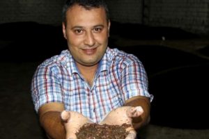 Müdürlüğü bıraktı solucan gübresi işine girdi