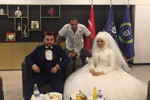 Bursa'da otobüsü gelin arabası yapan çifte jest