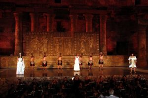 Uluslararası festival 2000 yıllık antik tiyatroda başladı