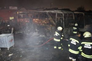 Bir kıvılcım otobüsleri kül etti