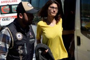 9 kadına FETÖ gözaltısı