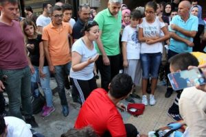 Bisikletle merdivenden yuvarlanan 2 çocuk yaralandı