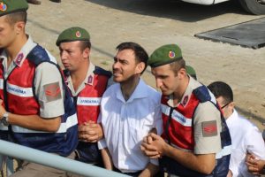 Darbeciler duruşmaya gülerek geldi