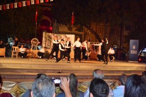 Bursa Büyükşehir Belediyesi Şehir Tiyatrosu Burhaniye'de