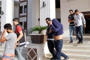 Piyasaya sahte para sürüyorlardı! Yakalandılar