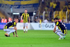 Fenerbahçe'ye tribün kapatma cezası