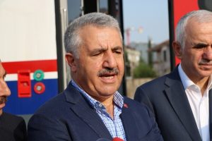 Bakan Arslan'dan okul servisi açıklaması