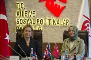 Bakan Kaya, Birleşik Krallık İçişleri Bakanı Rudd ile bir araya geldi