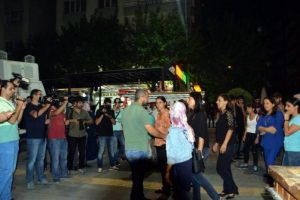 Polis müdüründen HDP'li vekile: ''Seçilmiş insanlarsınız, ilk önce...''