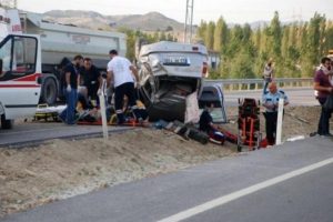 Otomobil takla attı: 6 yaralı