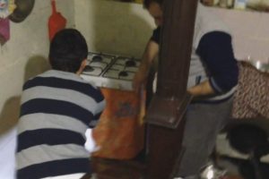 Evde fare operasyonu: Görüntüleri binlerce kişi izledi