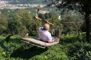 Engelli vatandaş evine ilkel teleferikle ulaşım sağlıyor
