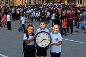 Öğrenci ve velilerin düşündüren çıkış saati