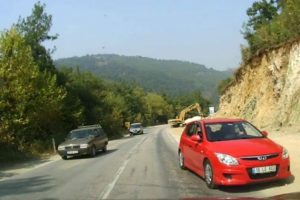 Bursa'da faciadan dönüldü! O anlar araç kamerasına yansıdı