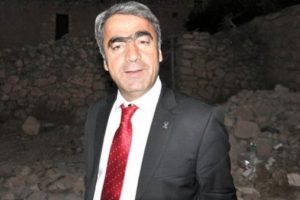 AK Partili il başkanının istifası istendi