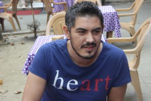 Bursa'da ''Heart'' tişörtü giydi, emniyeti alarma geçirdi