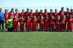 Yüksekova'da ilk kadın futbol takımı kuruldu