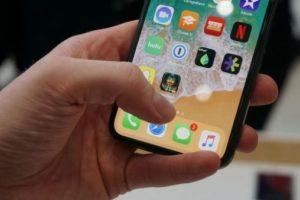 iPhone X'in en önemli özelliği en büyük tehlikesi mi?