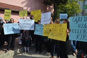 Bursa'da öğretmeni bıçaklayan kadına Bursalı velilerden tepki