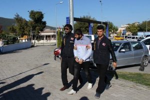 Yüzlerce kişiyi dolandıran şebekenin organizatörleri yakalandı