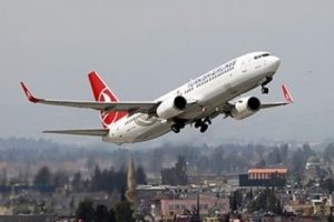 Motora kuş çarptı, uçak geri döndü