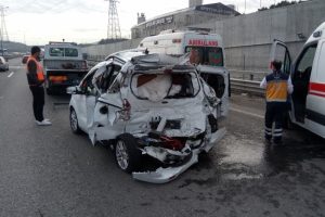 TEM otoyolundaki kaza trafiği kilitledi