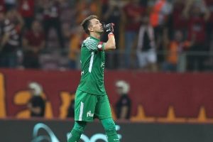 Muslera'ya özel izin