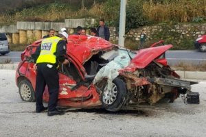 Genç kız feci kazada öldü