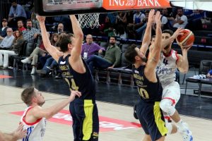 Fenerbahçe ilk yenilgisini aldı