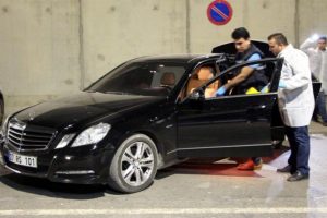 Lüks araçta iş adamı sevgilisini öldürdü!