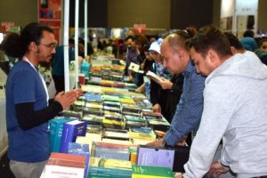 Van'da kitap fuarına yoğun ilgi