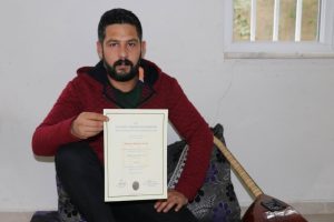 İTÜ'de konservatuvar okudu, düğünlerde davul çalıyor
