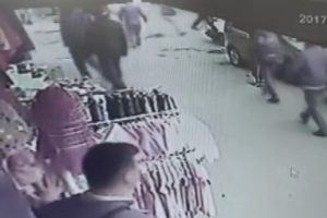 Yanlış sipariş yüzünden çıkan silahlı kavga kamerada