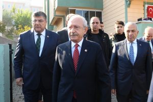 Kılıçdaroğlu'ndan Bursa'da şehit evine taziye ziyareti